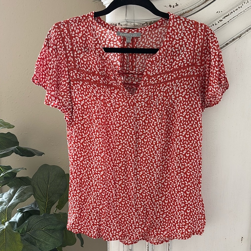 Daniel Rainn Red and White Printed Short Sleeve Blouse